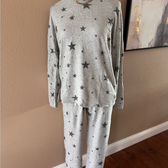 Soft Cozy Brushed Gray Star Print Lounge Set - Picture 8 of 10